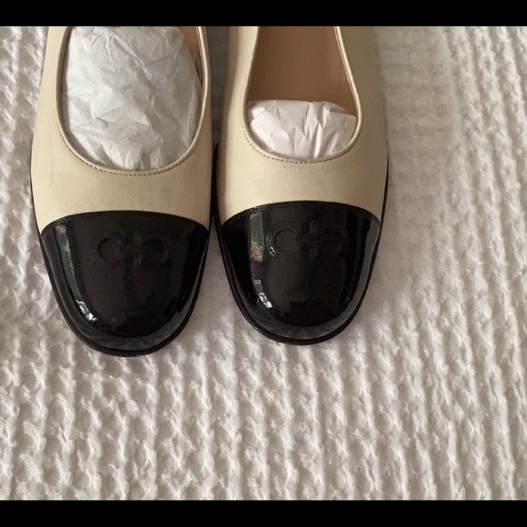 SALVATORE FERRAGAMO~9AA Spectator flat~ - Picture 3 of 13